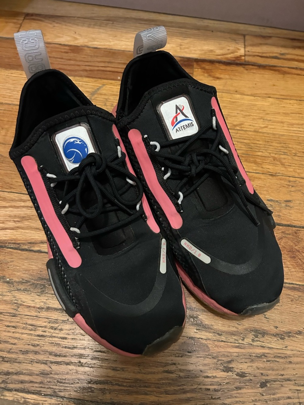 Adidas NMD R1 Black and Pink Athletic Sneakers, Big Kid size 6.5, Women size 7.5